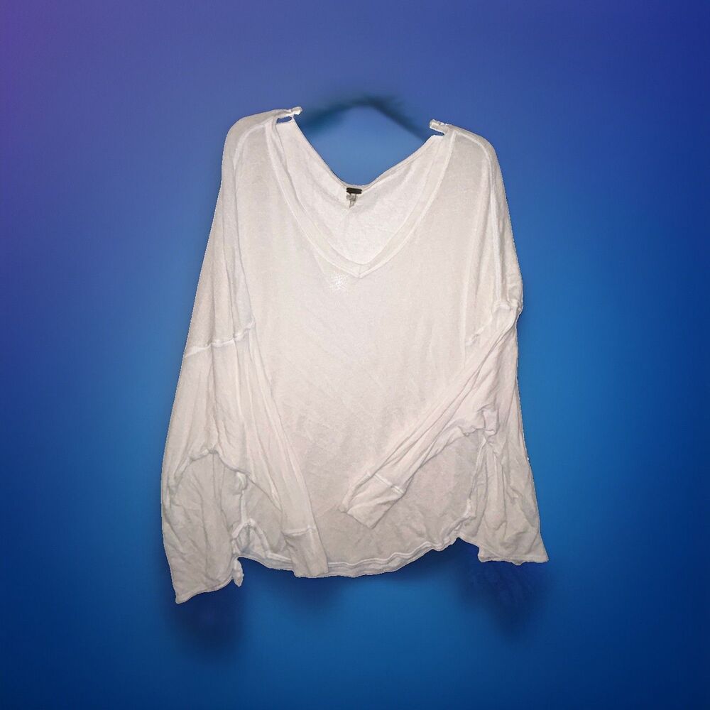 We The Free People Women’s Size S Oversized White V-Neck Long Sleeve Tee
